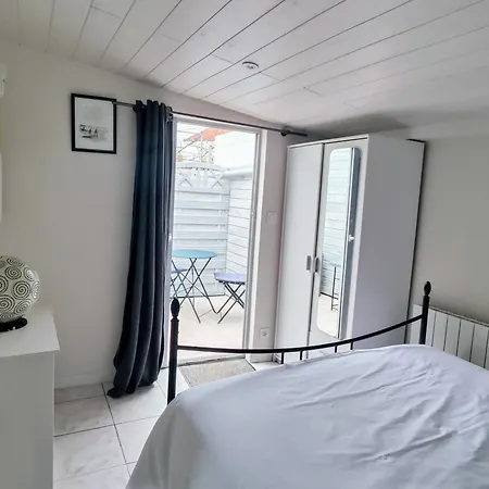 Apartment Pied-a-terre Proche Du Centre Et Commodites