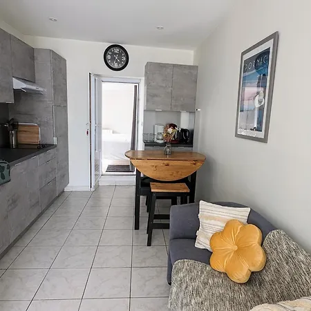 Apartment Pied-a-terre Proche Du Centre Et Commodites Pornic