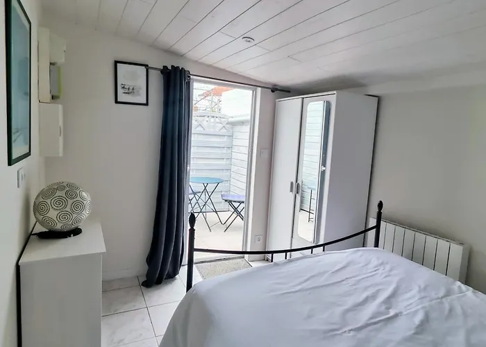 Apartment Pied-a-terre Proche Du Centre Et Commodites