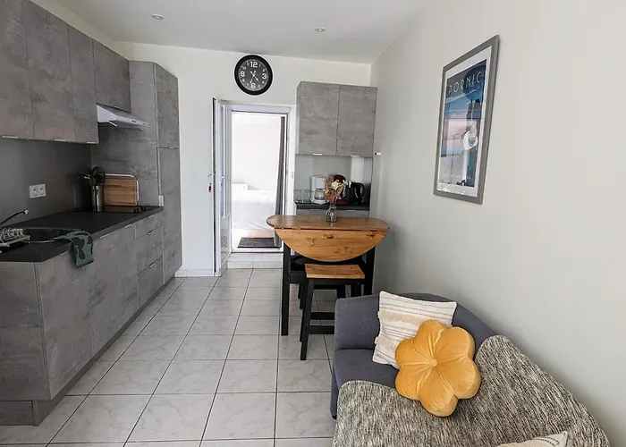 Apartment Pied-a-terre Proche Du Centre Et Commodites Pornic
