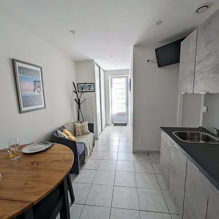 Pied-a-terre Proche Du Centre Et Commodites